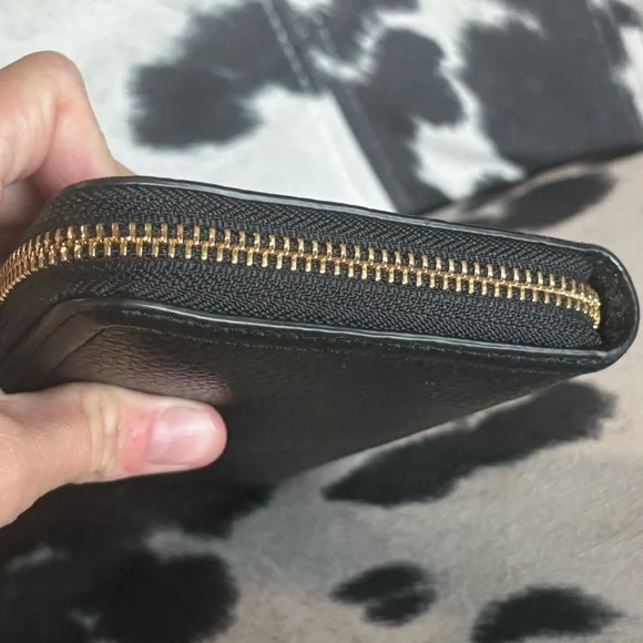 Tory Burch Black Leather Zip Around Wallet - Picture 5 of 16